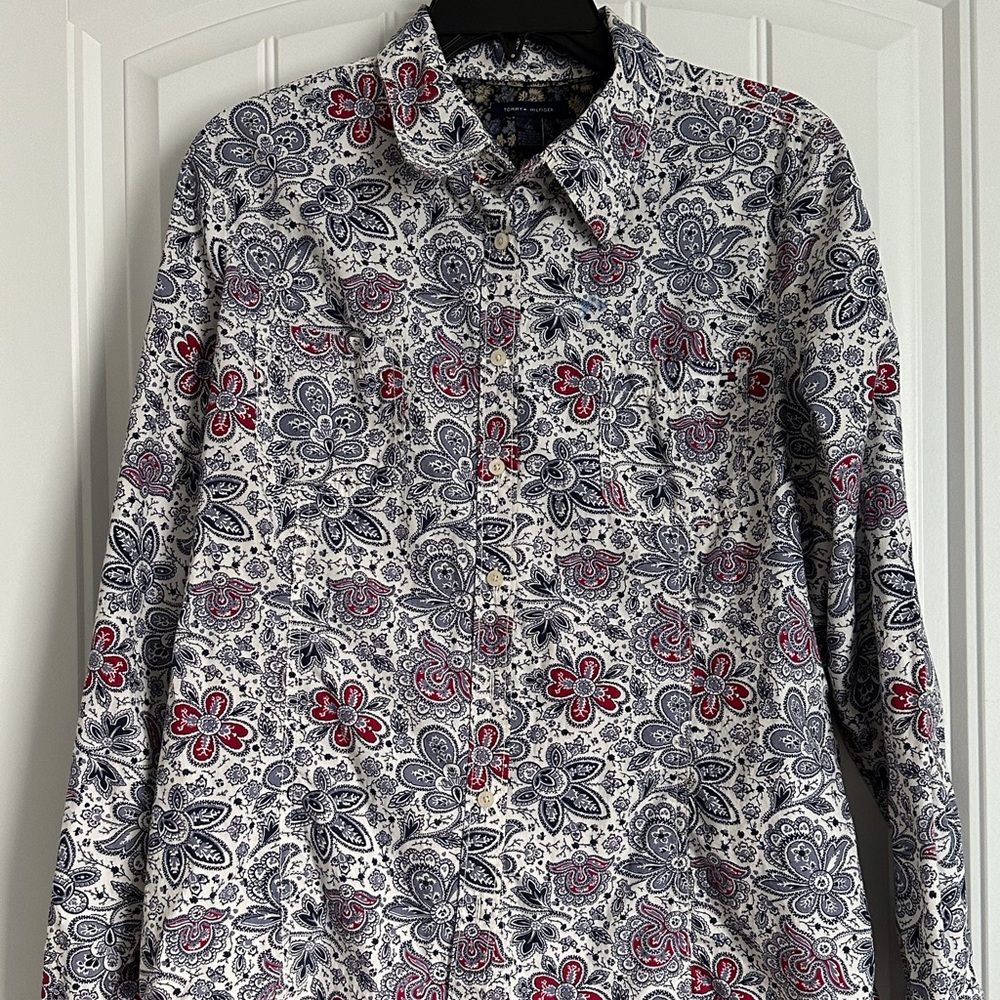 Tommy Hilfiger  Multicolor  Floral LS button up shirt. Size Large